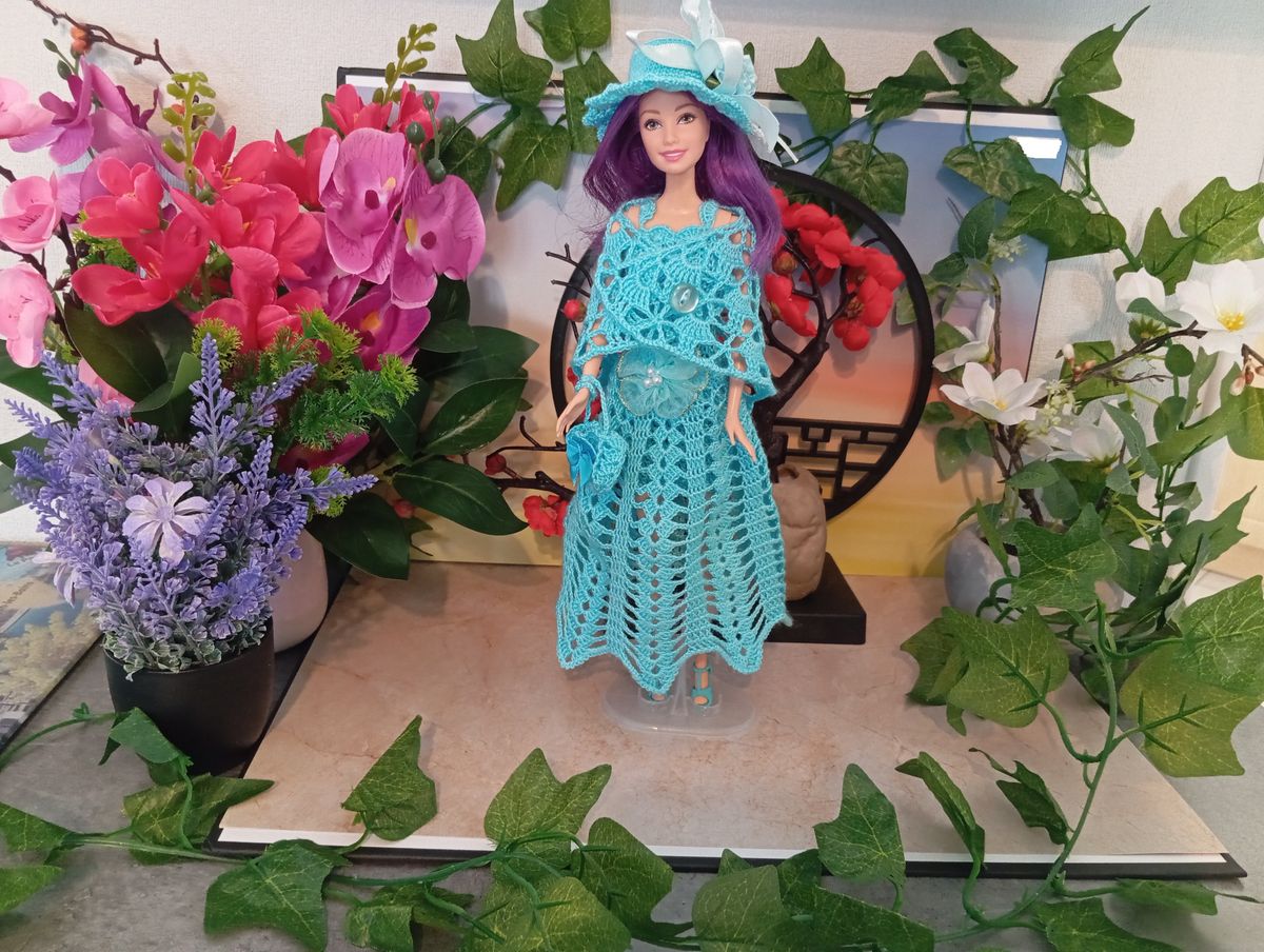 Robe turquoise pour poupée type Barbie