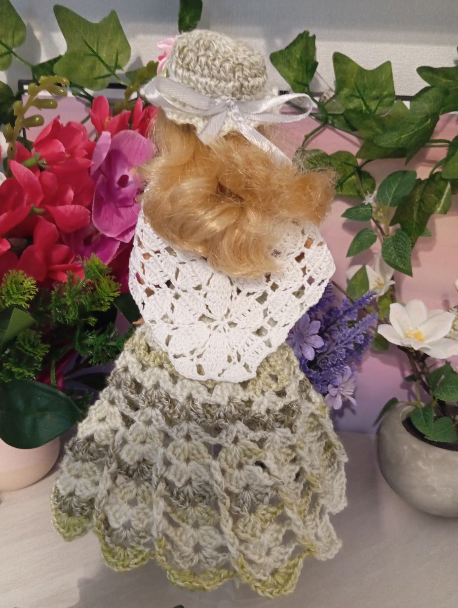 Robe verte/blanche pour poupée type Barbie