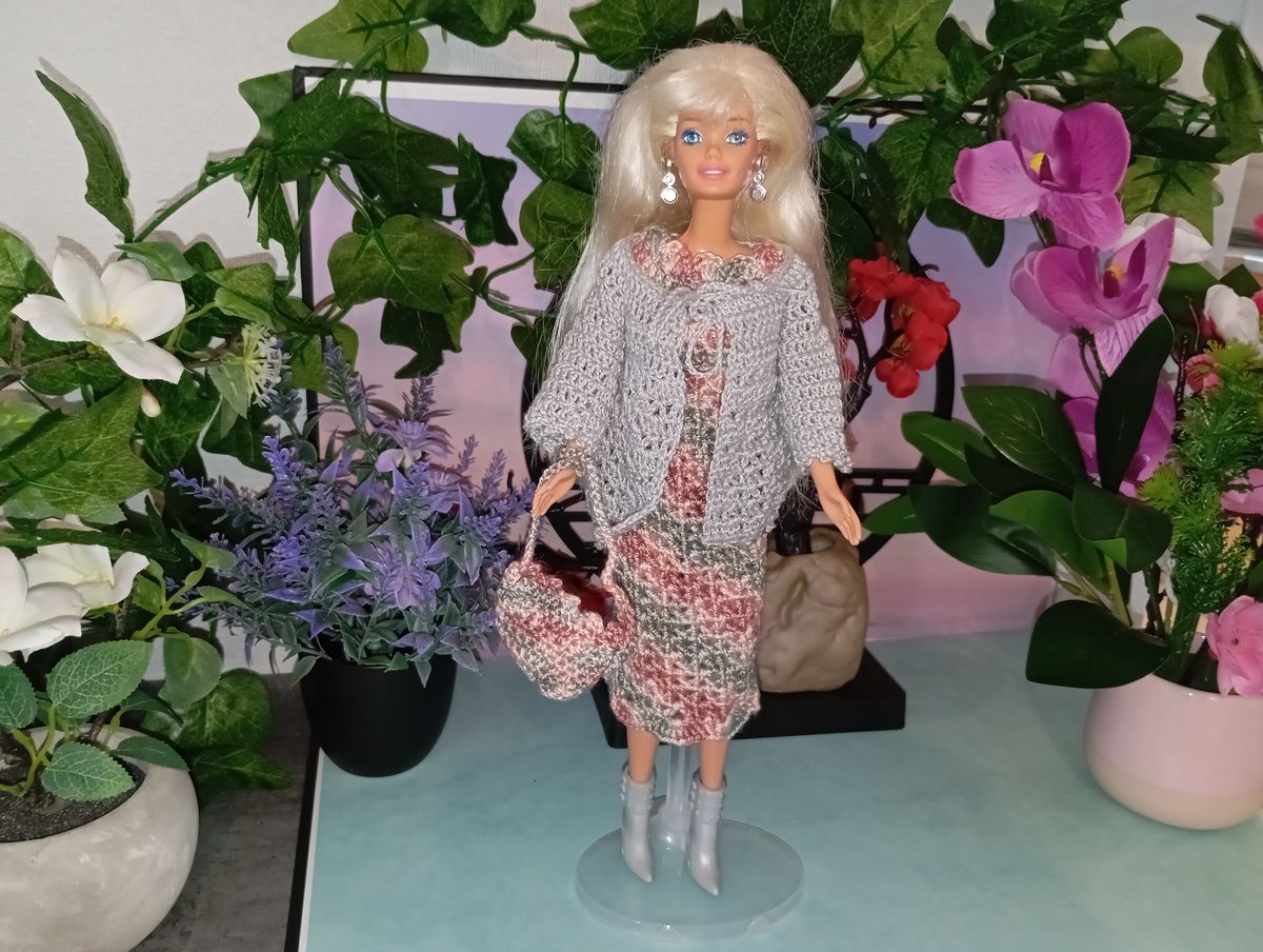 Robe longue grise/rose pour poupée type Barbie