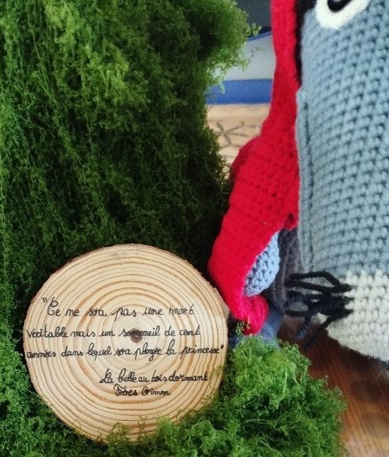 Disque en bois illustré – La Belle au Bois Dormant
