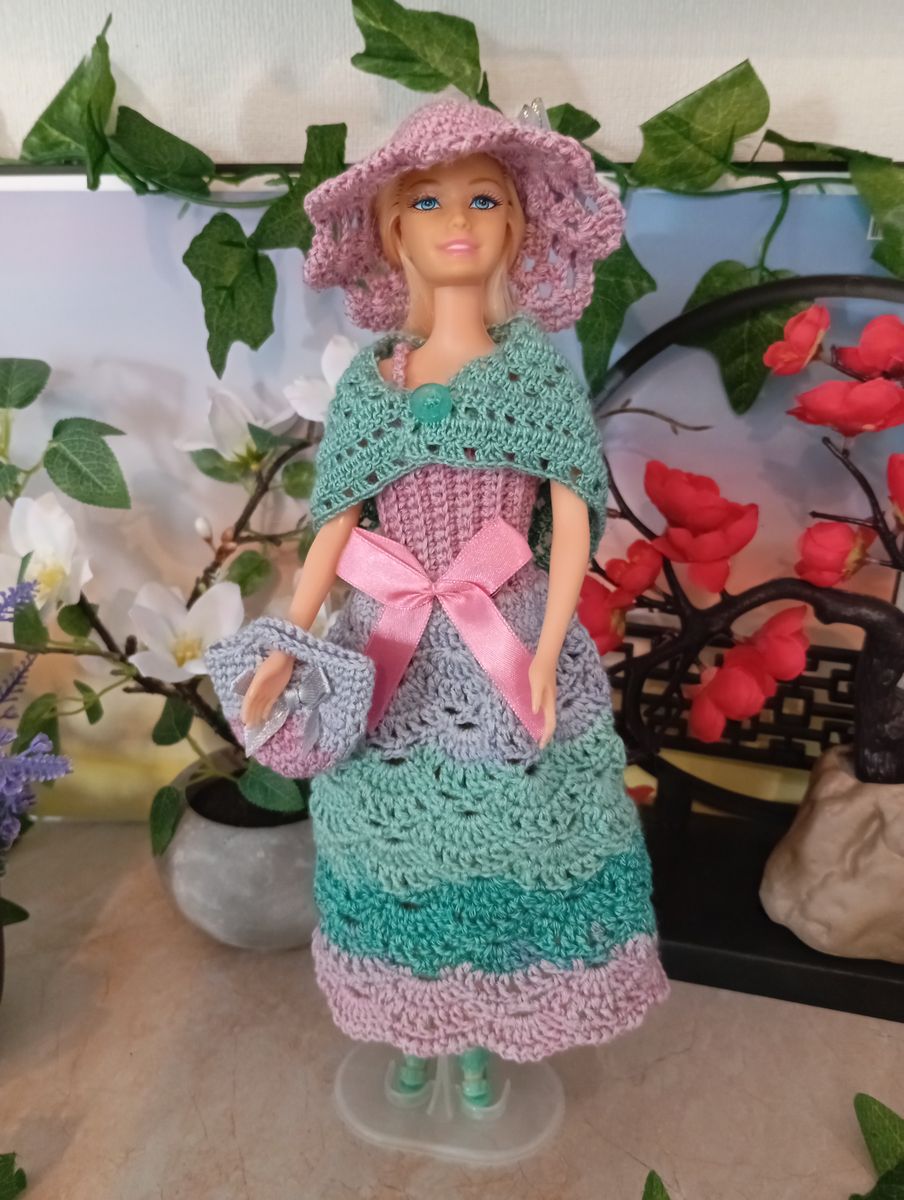 Robe bleu-gris/vert/rose pour poupée type Barbie