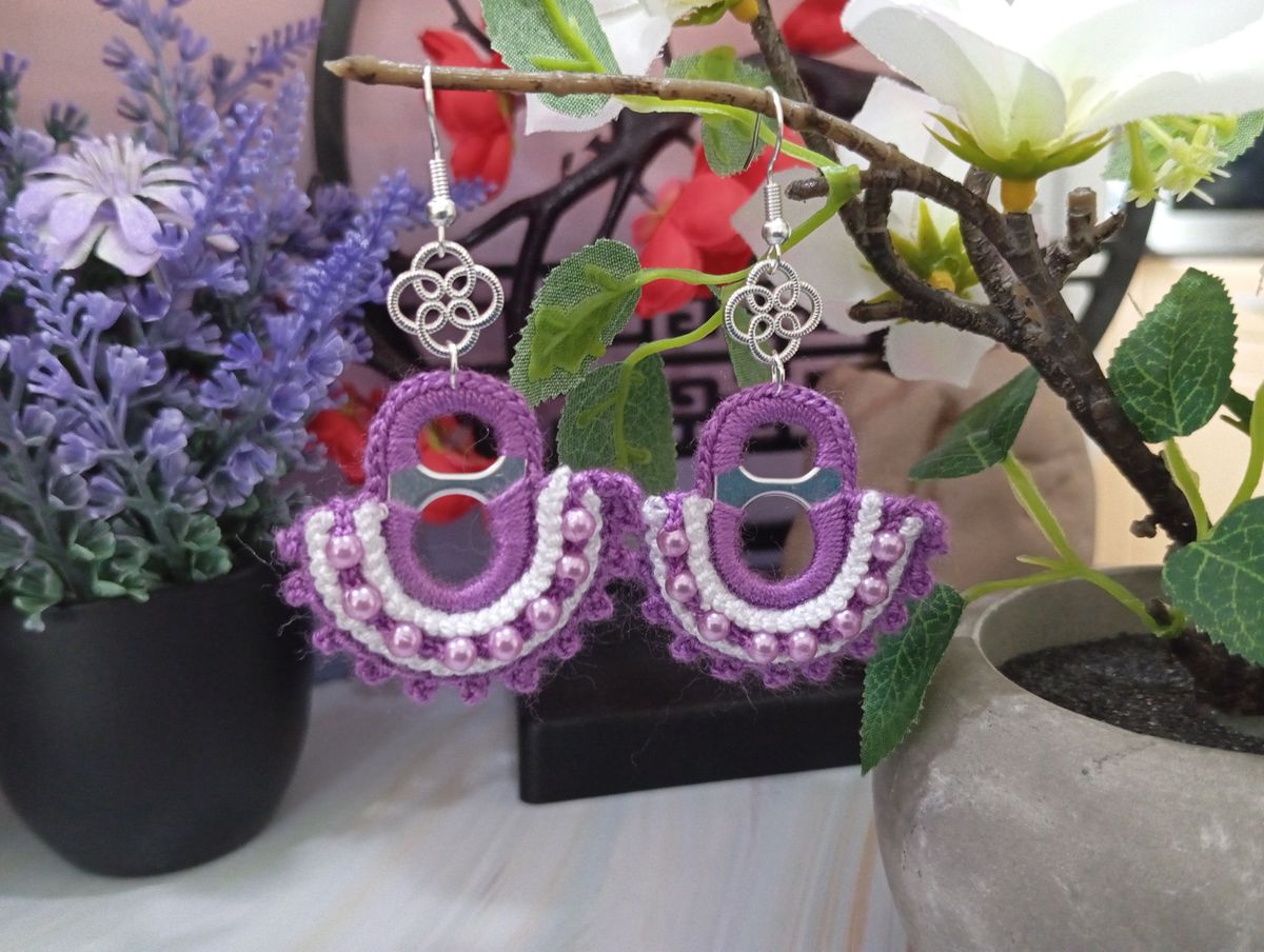 Boucle d'Oreille Violette/Blanche avec perles