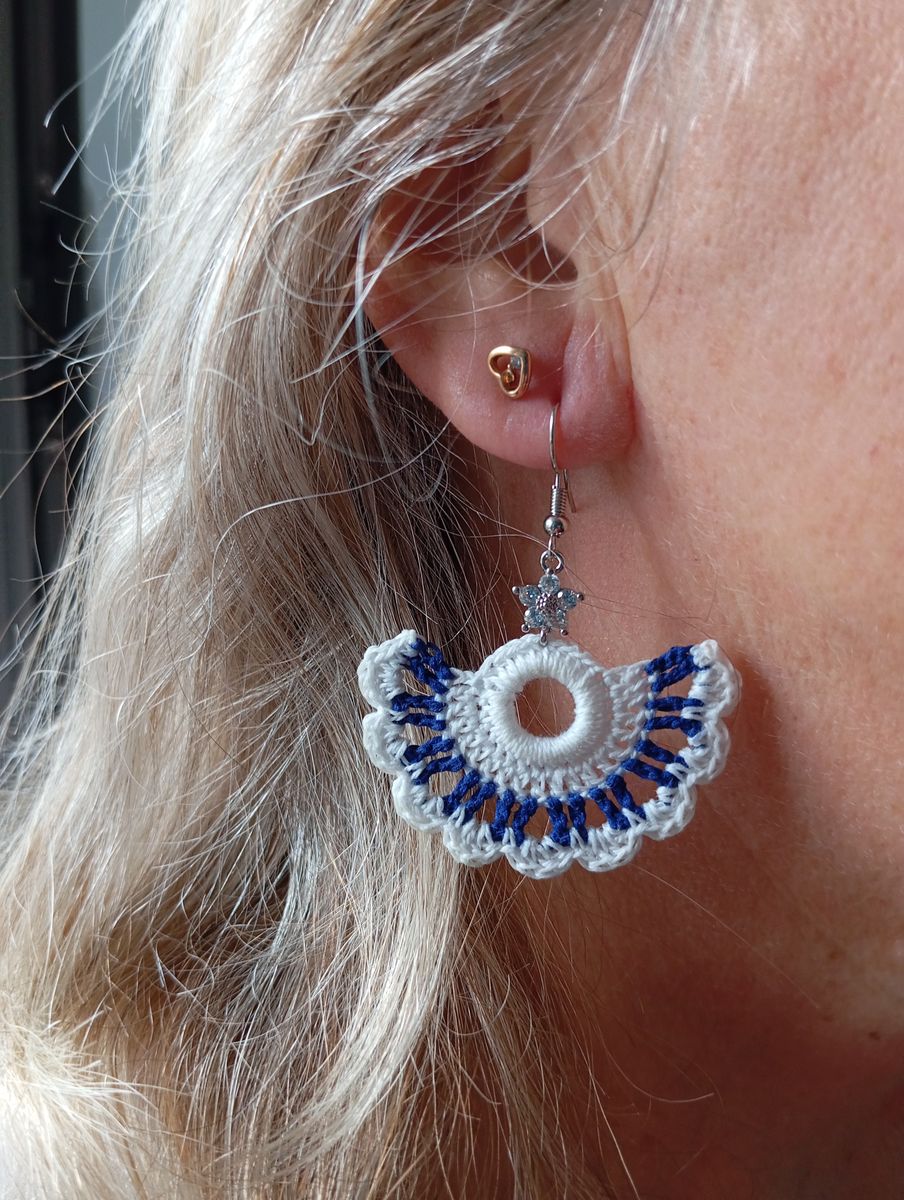 Boucle d'Oreille éventail blanche/bleue