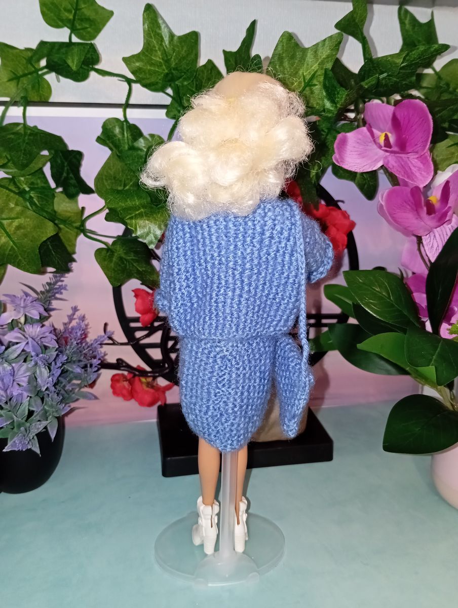 Tailleur bleu pour poupée type Barbie