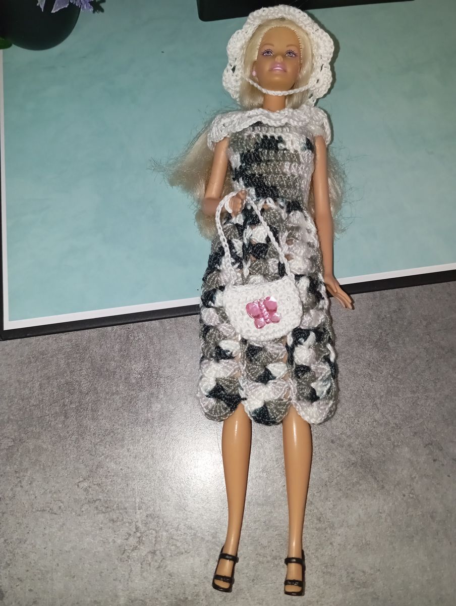 Robe blanche/noire pour poupée type Barbie
