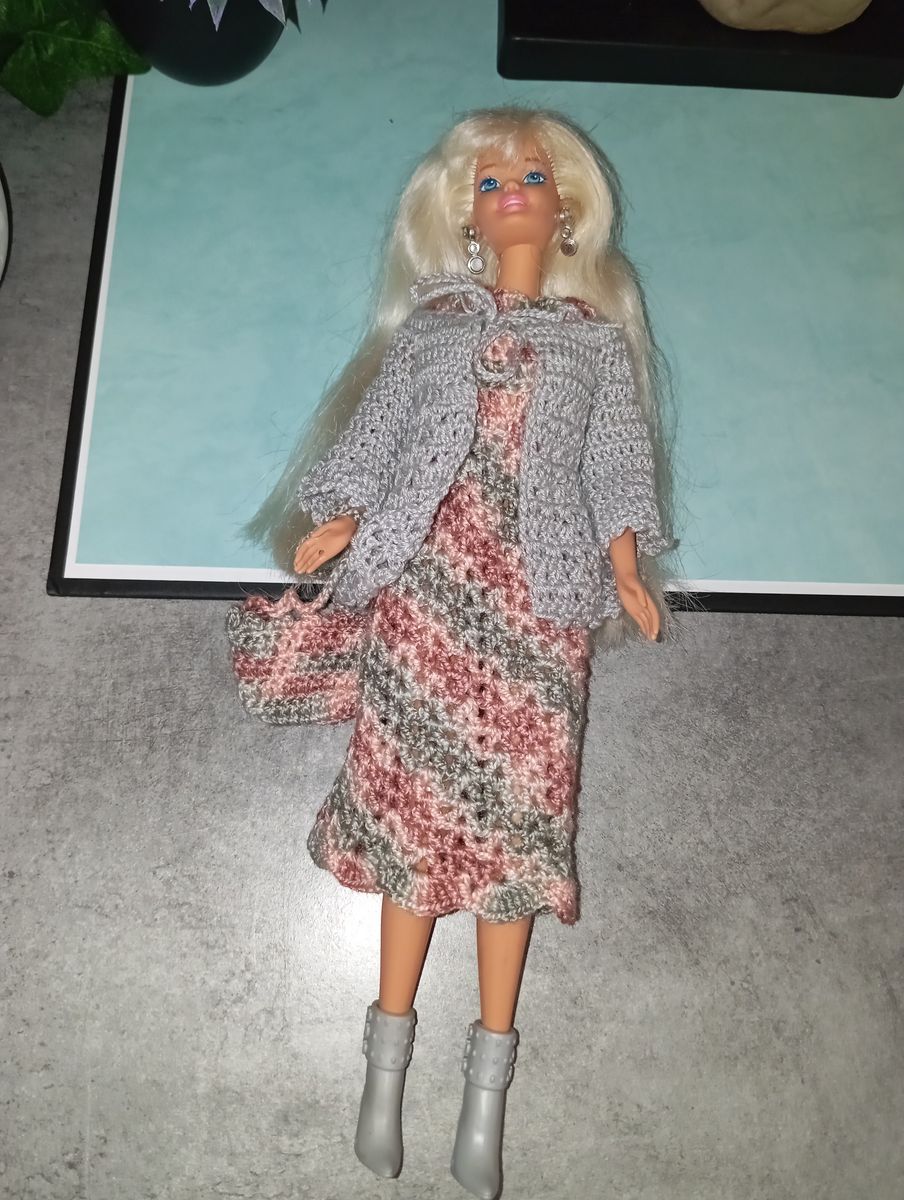 Robe longue grise/rose pour poupée type Barbie