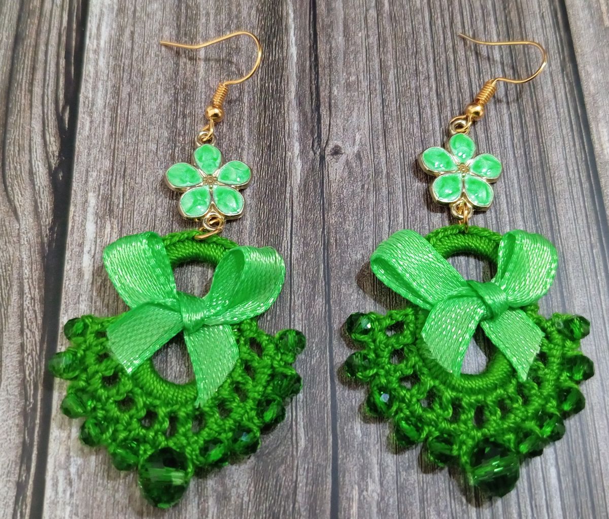 Boucle d'Oreille Verte avec perles
