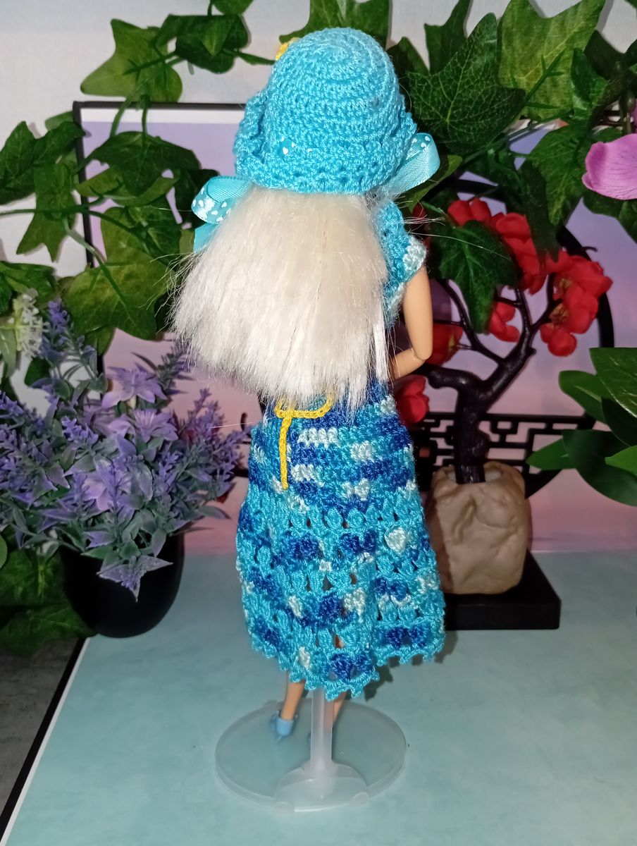 Robe turquoise et bleu pour poupée type Barbie