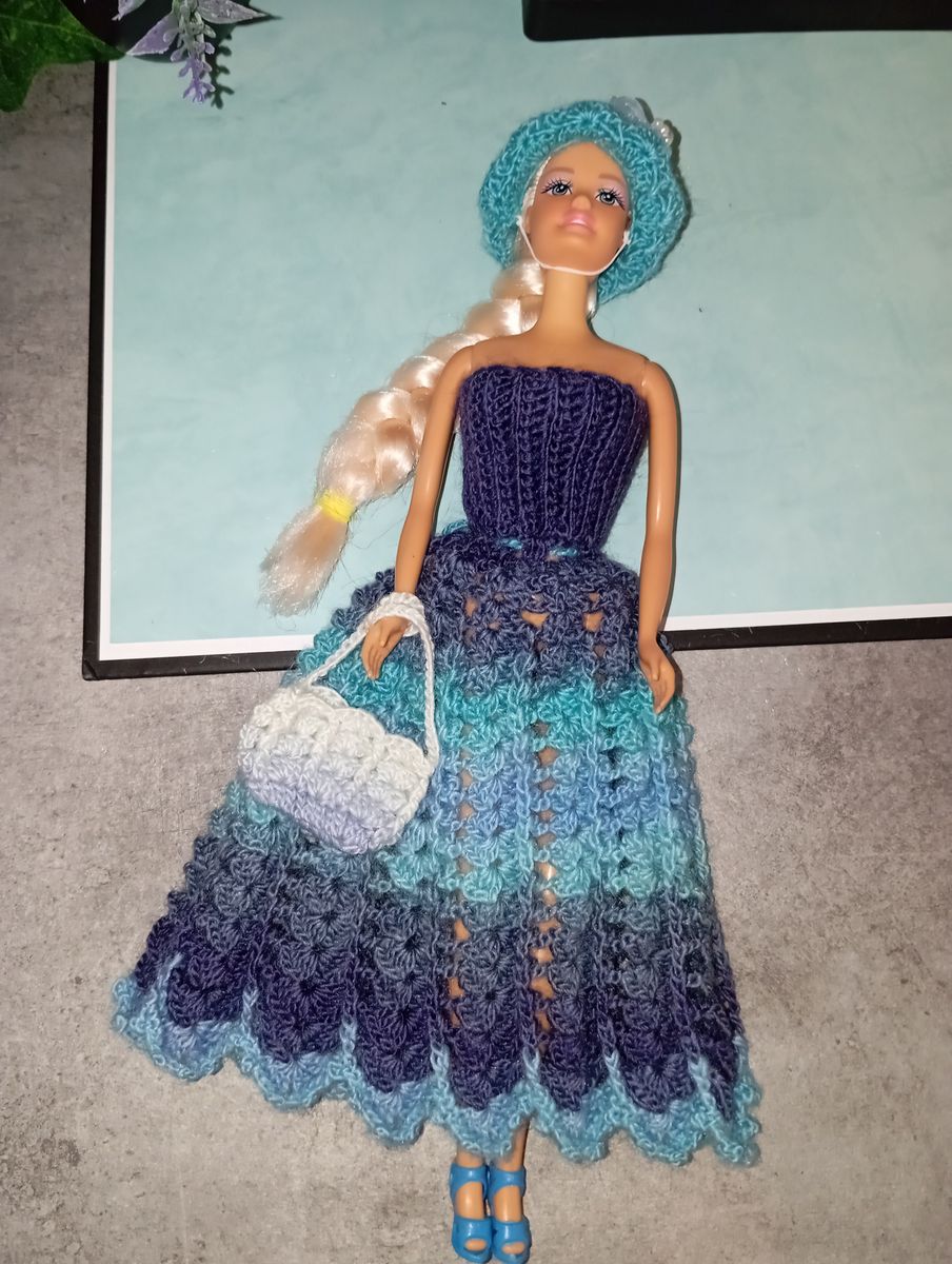Robe longue bleue pour poupée type Barbie