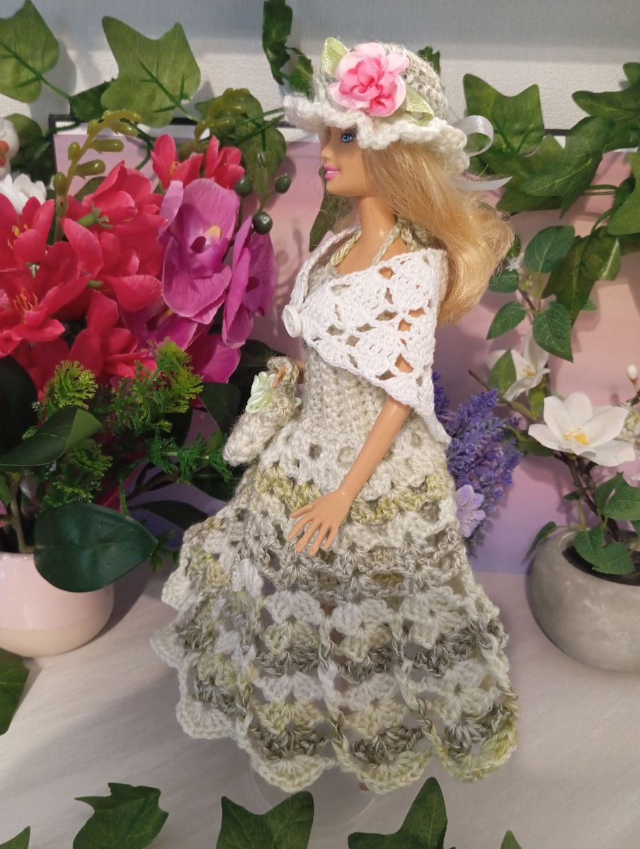 Robe verte/blanche pour poupée type Barbie