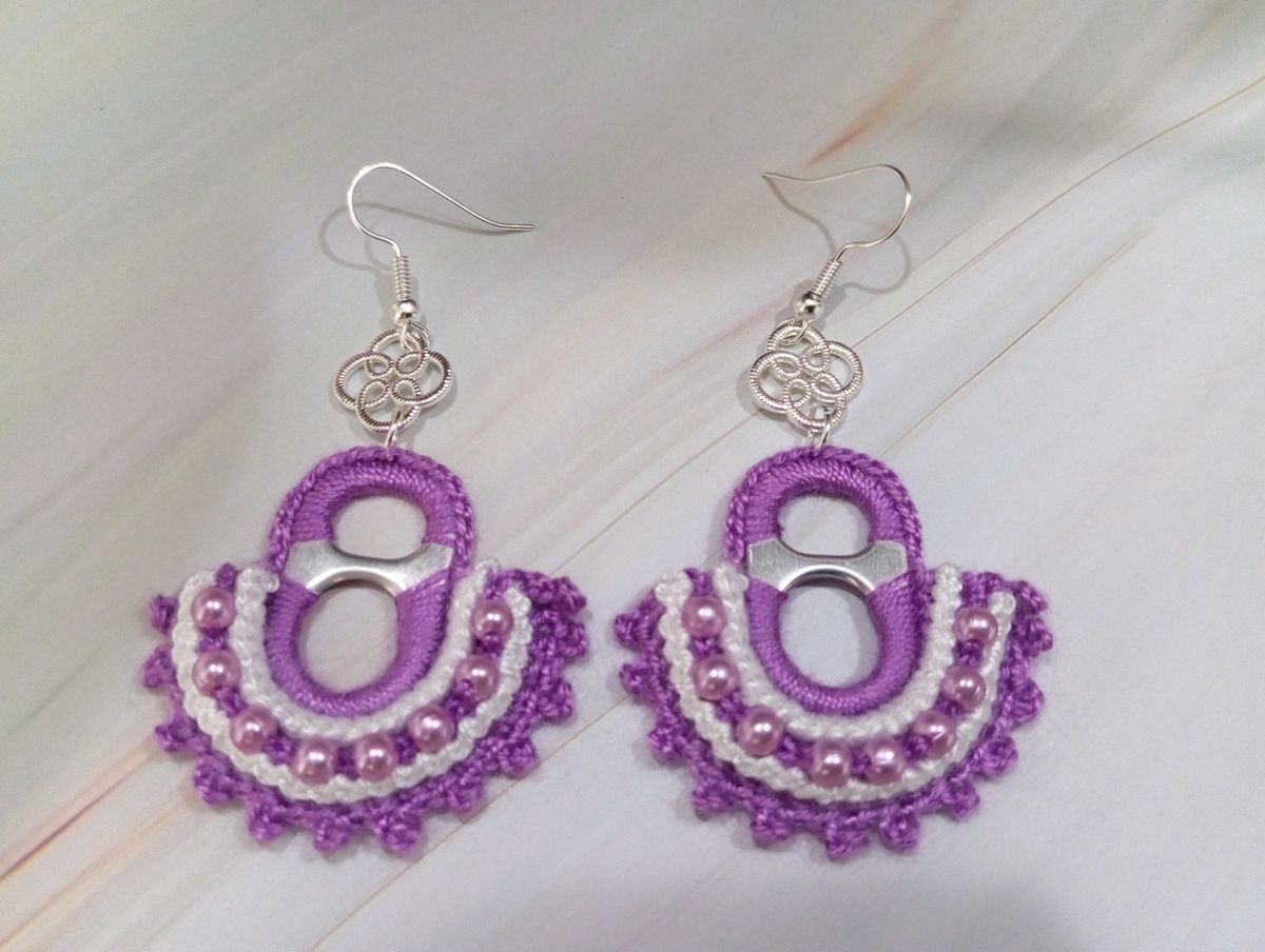 Boucle d'Oreille Violette/Blanche avec perles