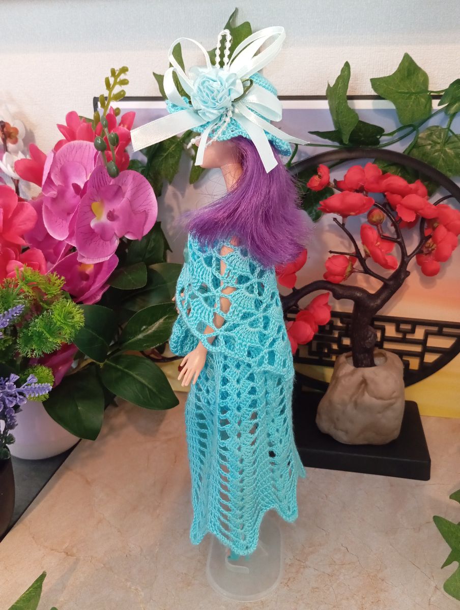 Robe turquoise pour poupée type Barbie